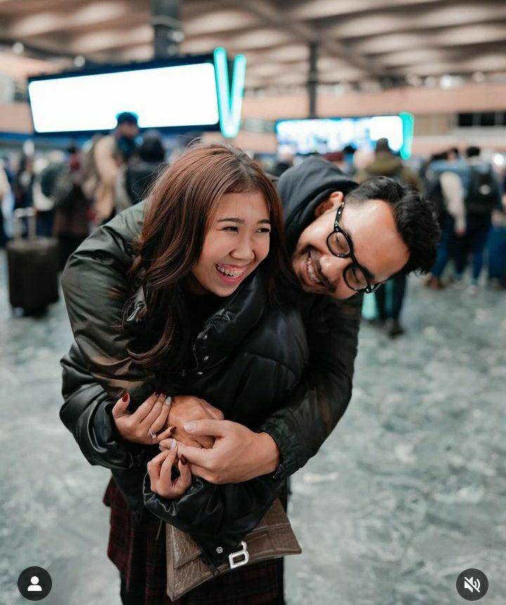 potret Kiky Saputri dan suami liburan di Inggris (instagram.com/kikysaputrii)