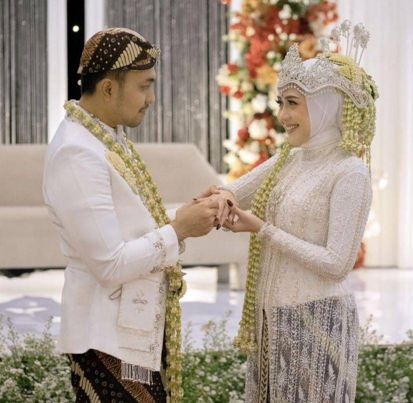 potret pernikahan Fariz Utama dan Ervina Mulya (Instagram.com/farizutama30)