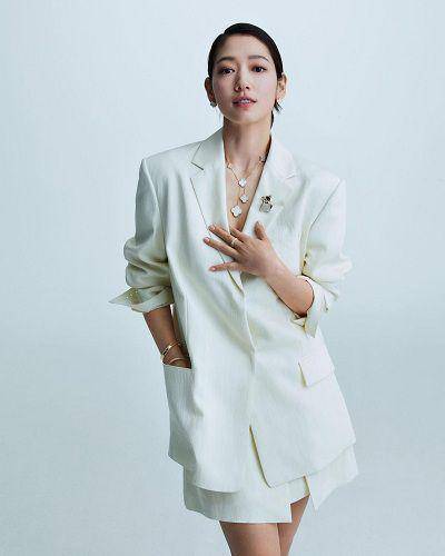 Park Shin Hye (instagram.com/ssinz7)