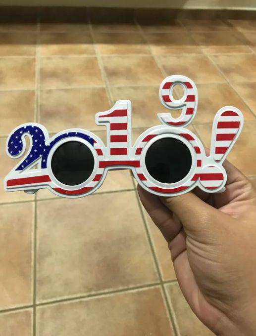 potret desain kocak kacamata tahun baru (reddit.com/user/RiddleTower)