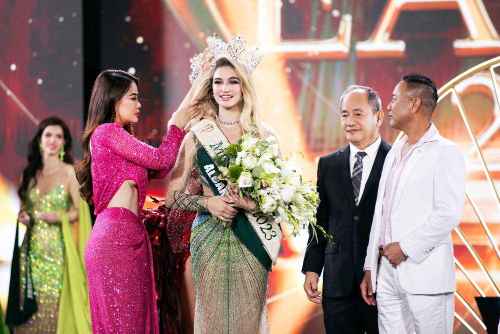 Potret Drita Ziri, Pemenang Miss Earth 2023 (Facebook.com/Miss Earth)