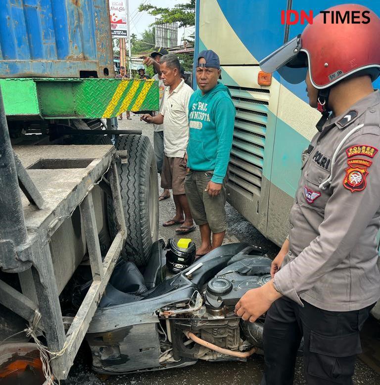 Aksi Heroik Polisi di Kubu Raya, Relakan Motornya untuk Ganjal Bus