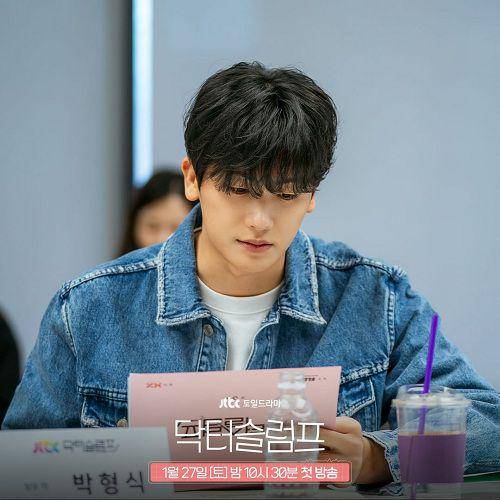 Park Hyung Sik saat pembacaan naskah Doctor Slump (instagram.com/jtbcdrama)
