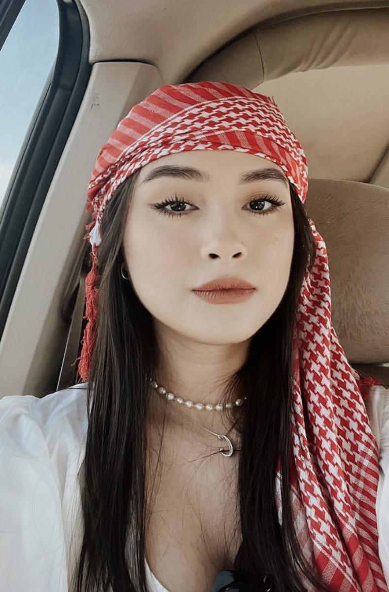 potret Caitlin Halderman di gurun (Instagram.com/caitlinhalderman)