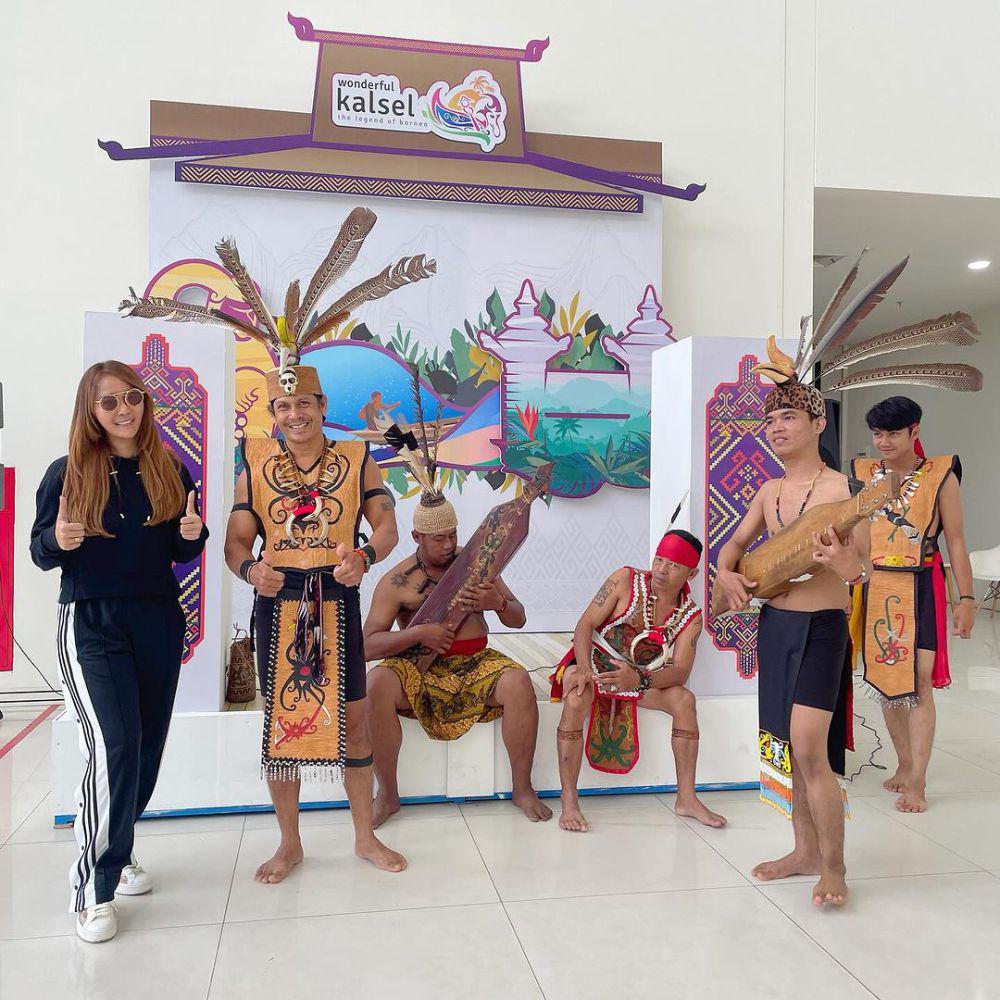 potret Inul Daratista dan para penari Kalsel (instagram.com/inul.d)