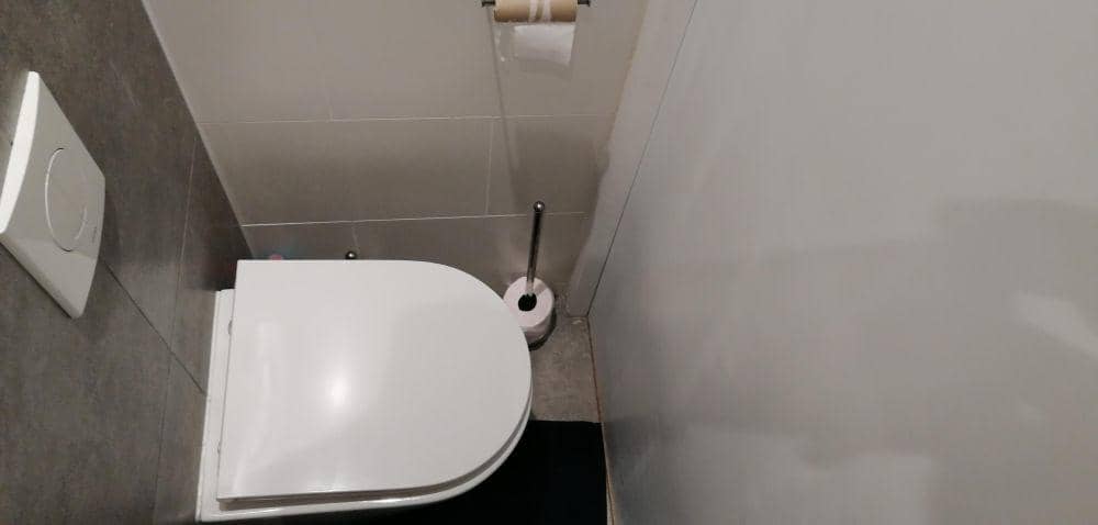 potret penginapan dengan desain interior aneh (reddit.com/user/Lauritz_Offe)