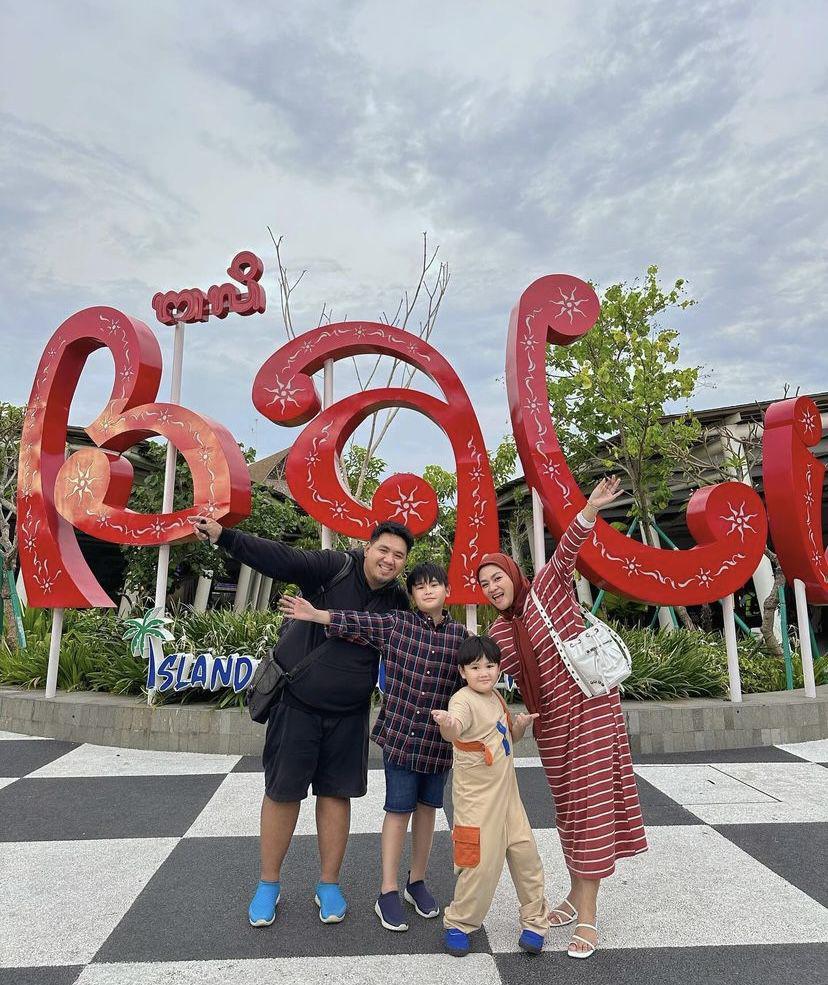 potret liburan keluarga Yunita Lestari ke Bali (instagram.com/lee_yunita)