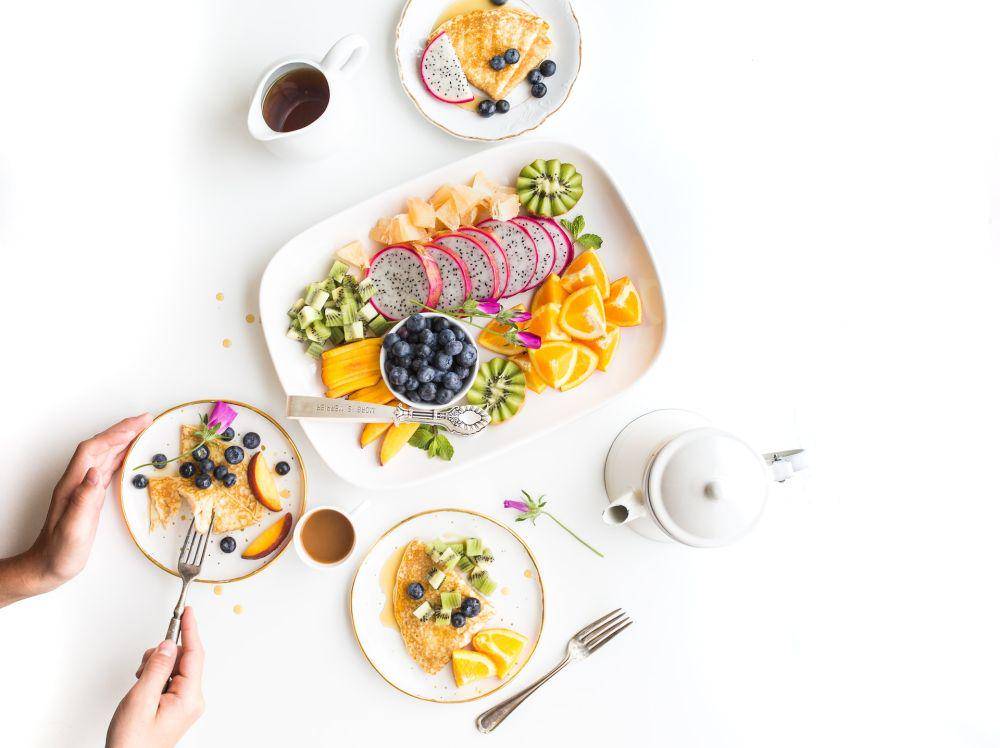 ilustrasi menjadikan makan sehat sebagai kebiasaan (unsplash.com/Brooke Lark)
