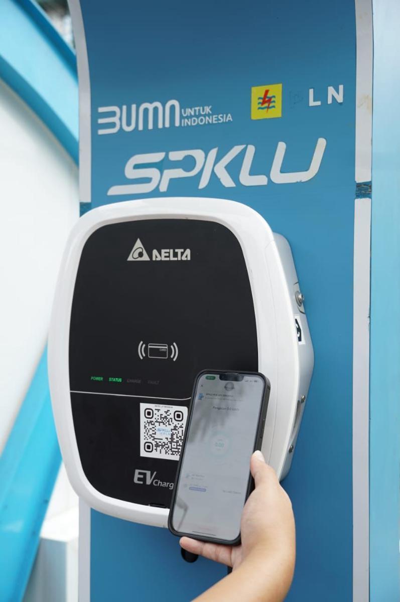 Setiap rest area tersedia SPKLU dan dapat diakses dengan sangat mudah melalui aplikasi PLN Mobile. (Dok. PLN)