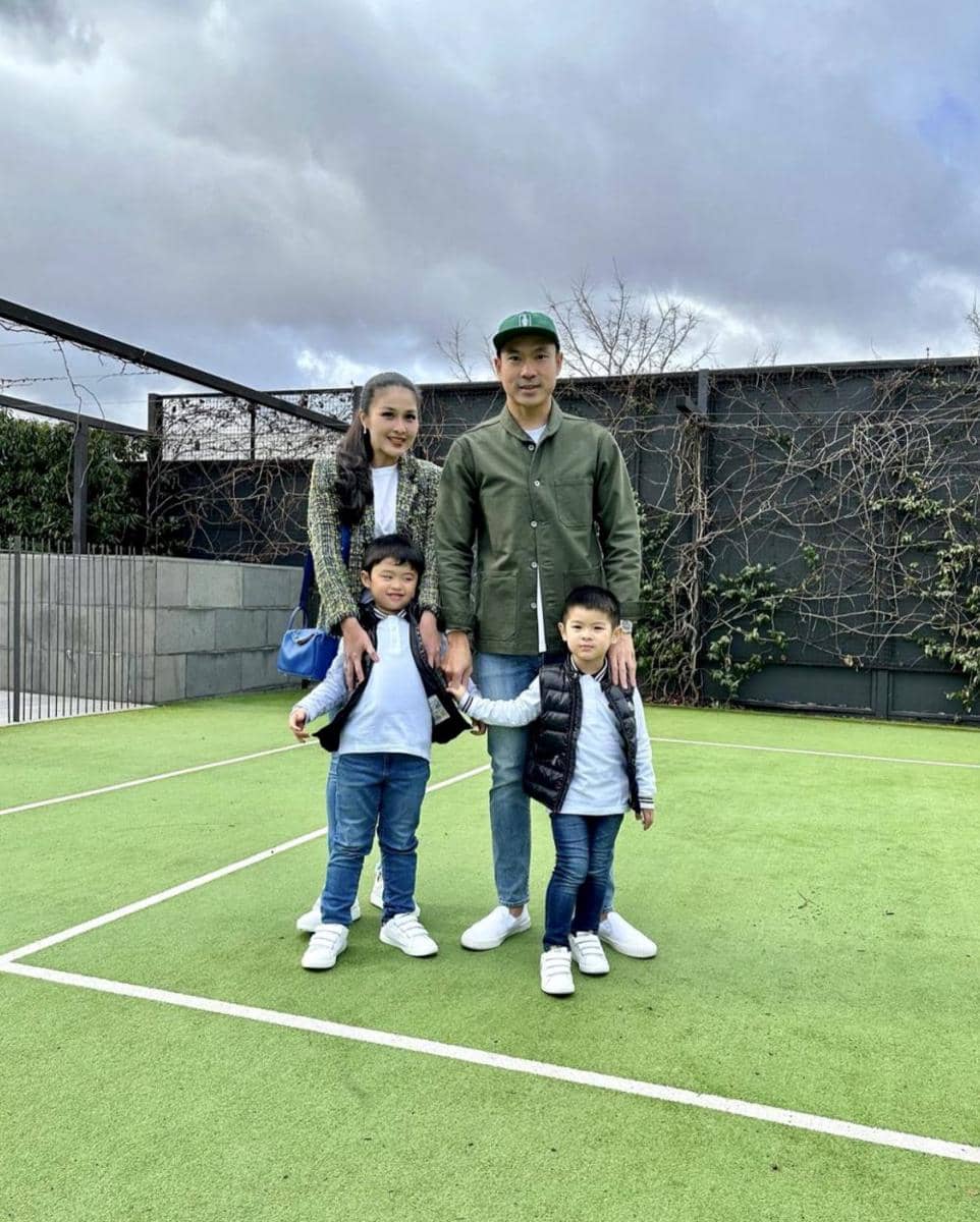 OOTD traveling artis (instagram.com/sandradewi88)