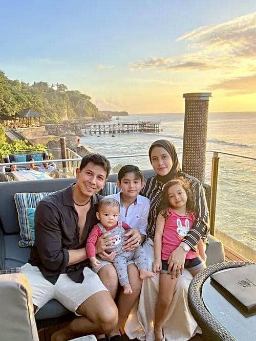 OOTD traveling artis (instagram.com/fairuzarafiq)