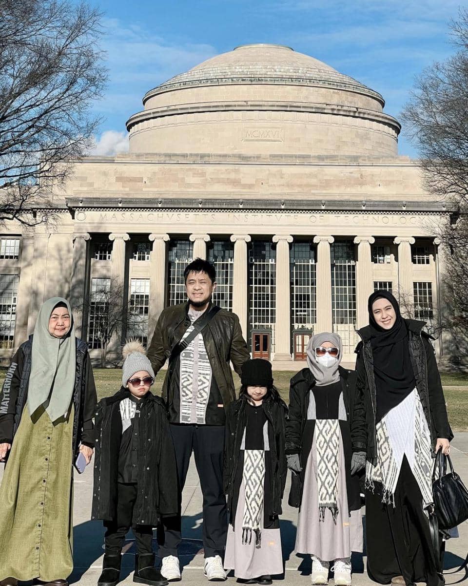 OOTD traveling artis (instagram.com/okisetianadewi)