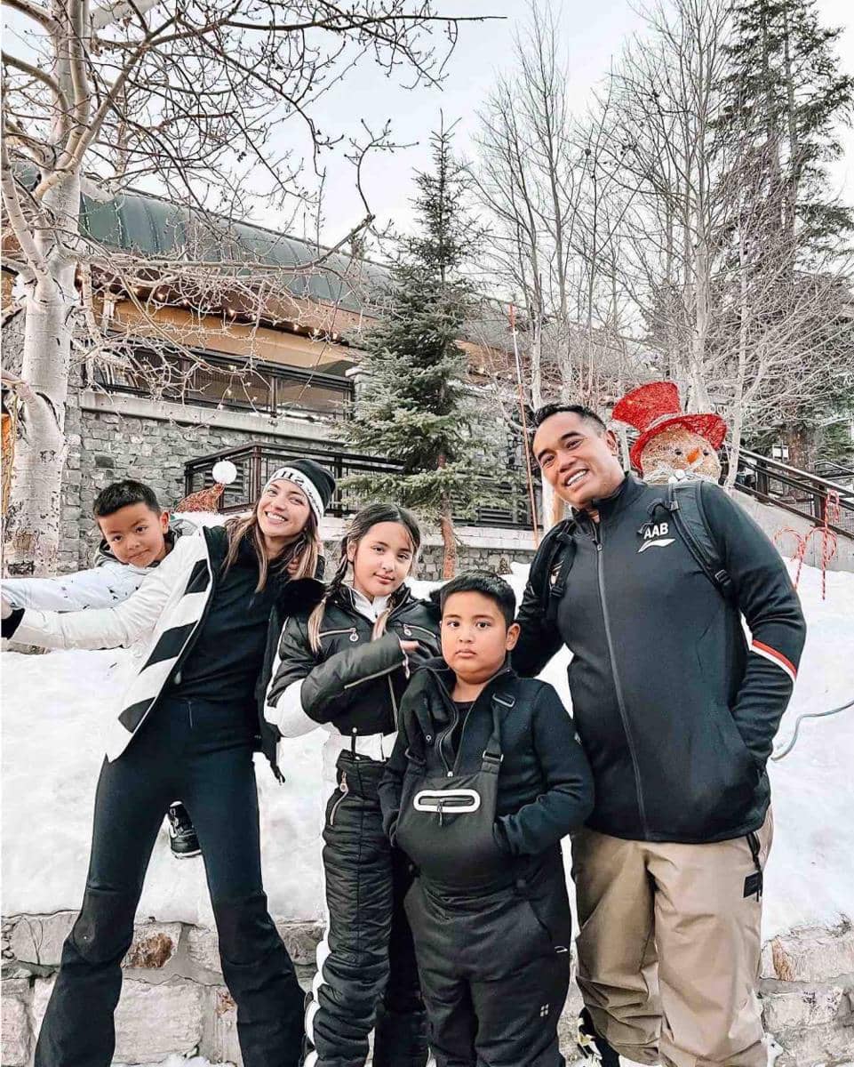 OOTD traveling artis (instagram.com/ramadhaniabakrie)