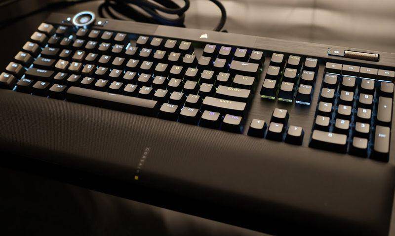 Corsair K100 RGB (youtube.com/Distractor_Beam Reviews)