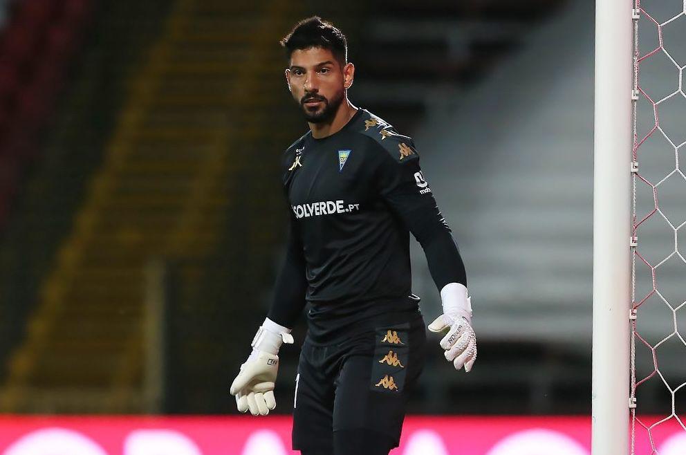 Marcelo Carné saat membela Esoril Praia. (instagram.com/mhpcarne)