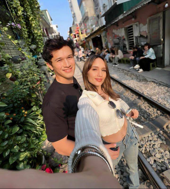Artis liburan akhir tahun (Instagram.com/claurakiehl)