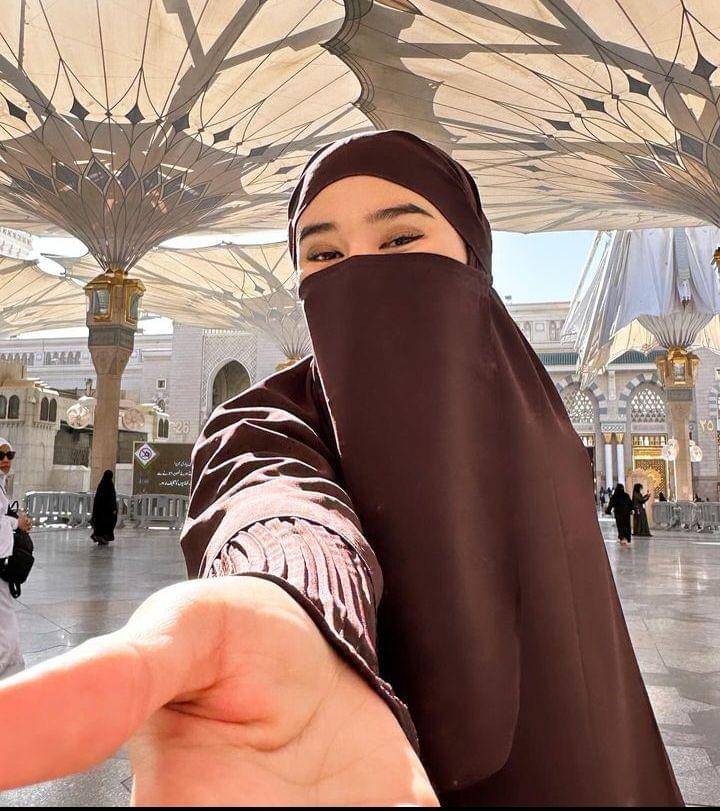 Deretan artis umrah di Desember (Instagram.com/clarashintareal)