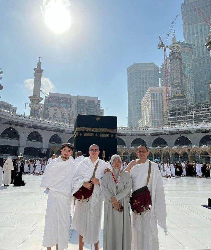 Deretan Artis umroh di Desember (Instagram.com/umayshahab)