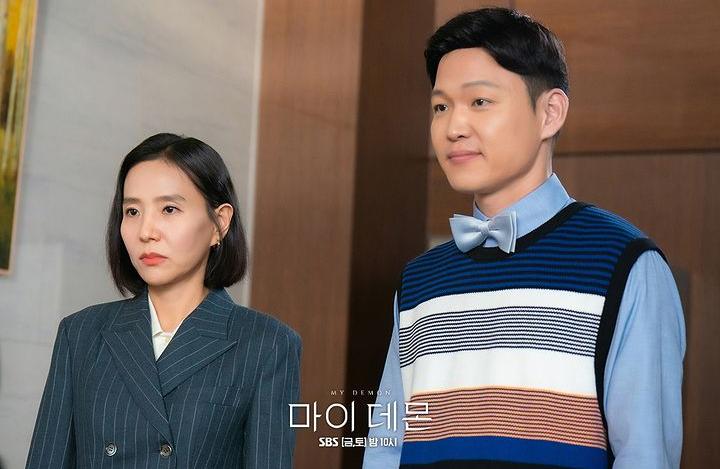 Seo Jung Yeon sebagai Shin Da Jeong dan Heo Jung Do sebagai Park Bok Gyu di drakor My Demon (instagram.com/sbsdrama.official)