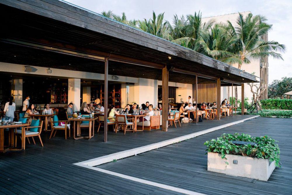 Salah satu sudut Seasalt yang nyaman untuk makan dan nongkrong (Instagram.com/@seasaltseminyak)