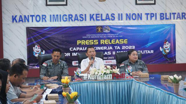 Kantor Imigrasi Blitar saat merilis capaian akhir tahun. IDN Times/ istimewa