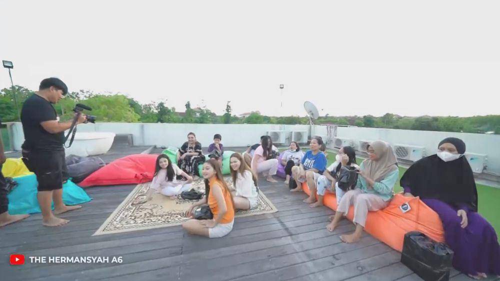 tradisi tukar kado Ashanty (YouTube.com/the hermansyah a6)