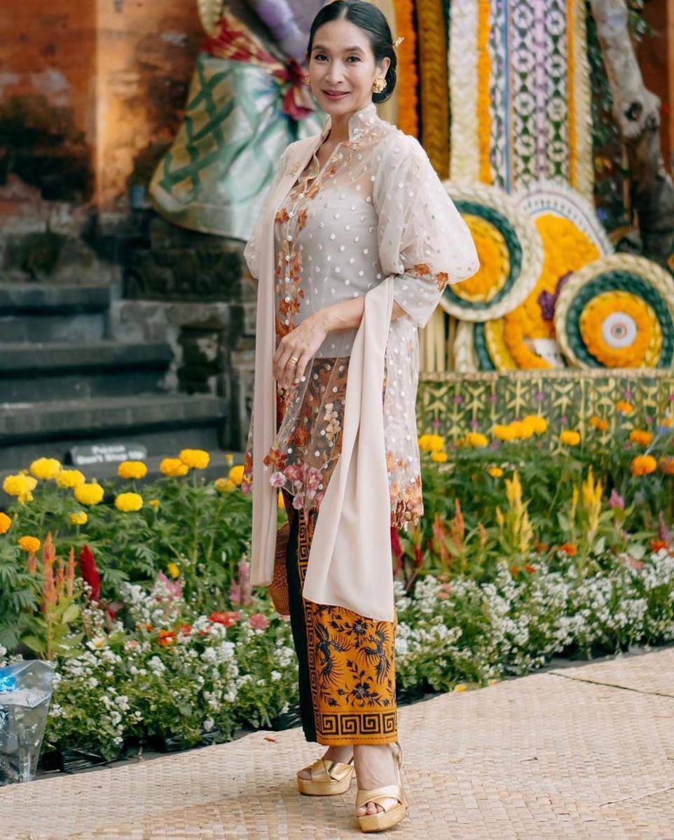 Kebaya artis 2023. (instagram.com/happysalma)