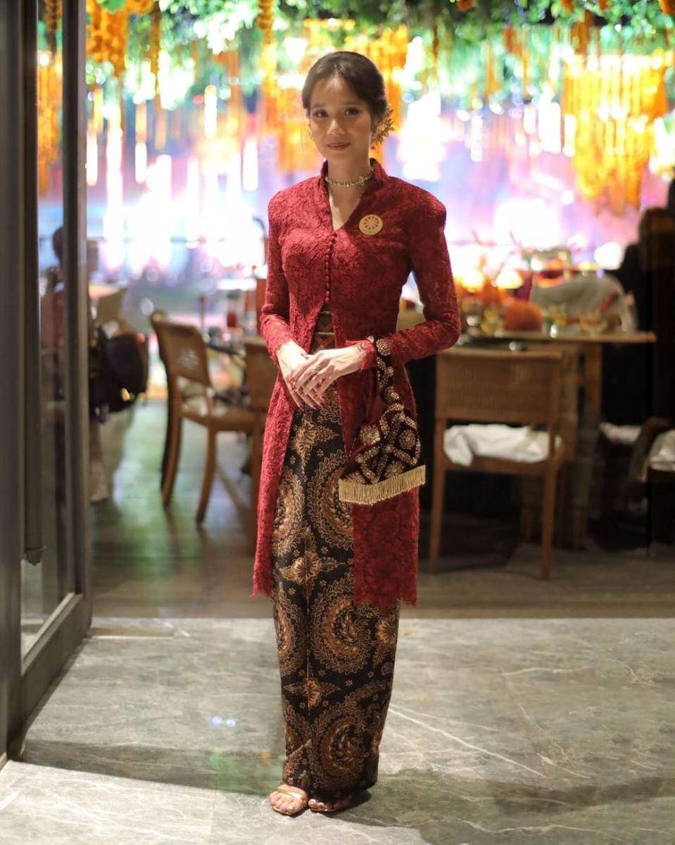 Kebaya artis 2023. (instagram.com/svarna_byikatindonesia)