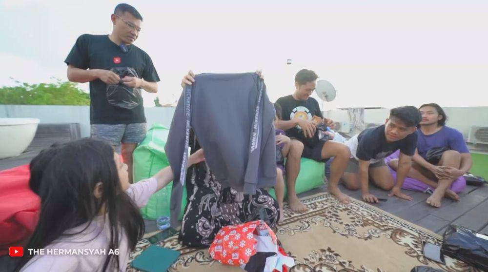 tradisi tukar kado Ashanty (YouTube.com/the hermansyah a6)