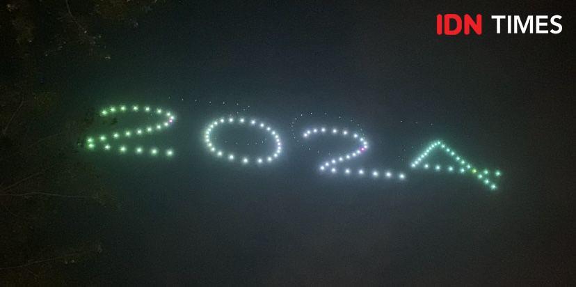 Light Drone Warnai Langit Kota Medan di Malam Tahun Baru 2024