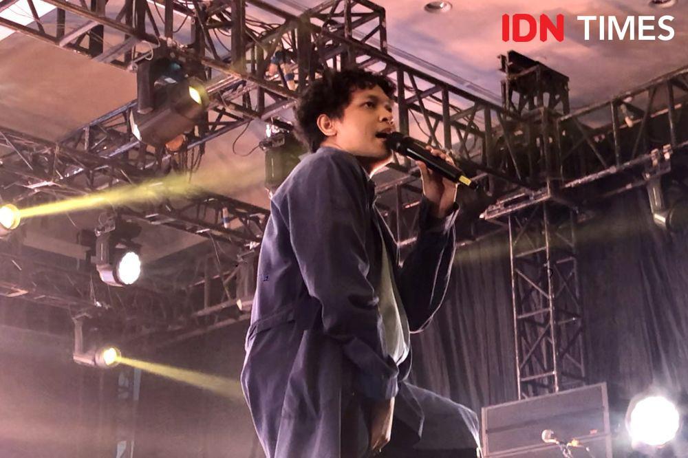 Hindia dalam Pesta Tahun Baru di JIEXPO pada Minggu (31/12/2023) (IDN Times/Elizabeth Chiquita)