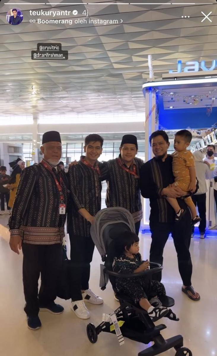 potret umrah Ria Ricis dan Teuku Ryan (Instagram.com/teukuryantr)