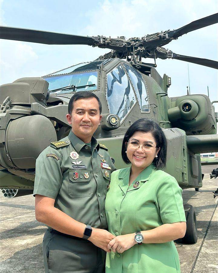 Joy Tobing dan suami pilotnya, Kolonel Cahyo Permono (Instagram.com/cahyo.permono)