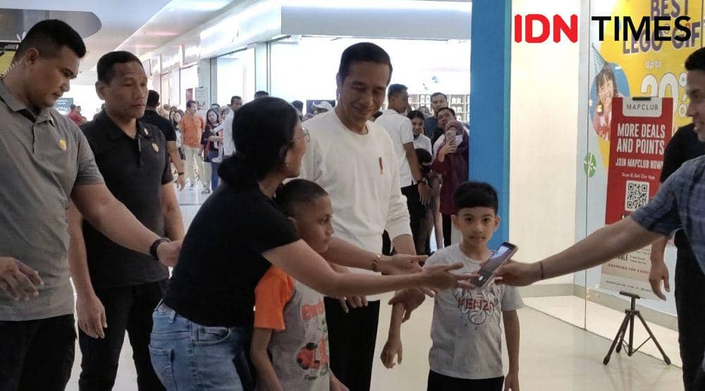 Presiden Jokowi dan La Lembah kembali main ke Solo Paragon Mall. (IDN Times/Larasati Rey)