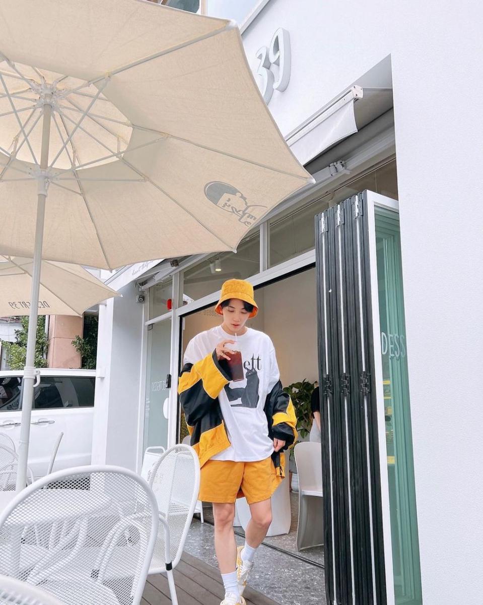short pants ala Jeonghan SEVENTEEN (instagram.com/jeonghaniyoo_n)