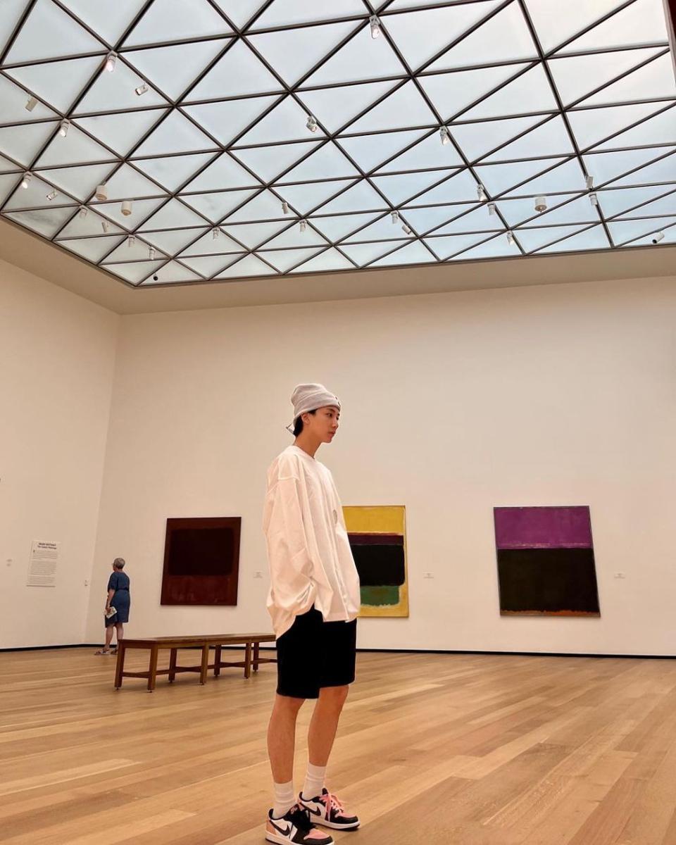short pants ala Jeonghan SEVENTEEN (instagram.com/jeonghaniyoo_n)
