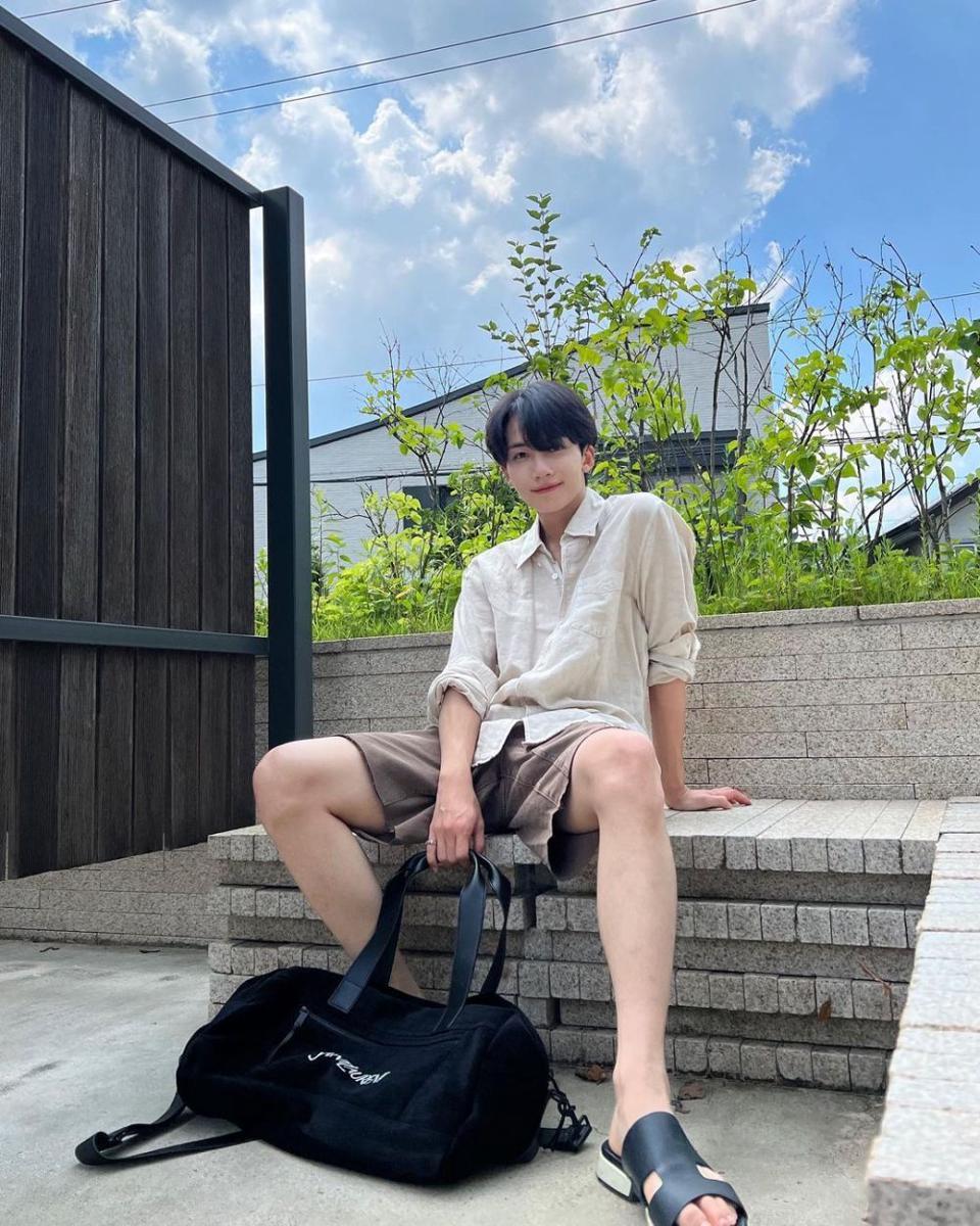short pants ala Jeonghan SEVENTEEN (instagram.com/jeonghaniyoo_n)