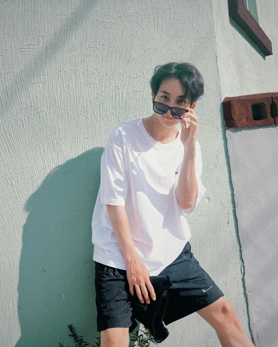 short pants ala Jeonghan SEVENTEEN (instagram.com/jeonghaniyoo_n)