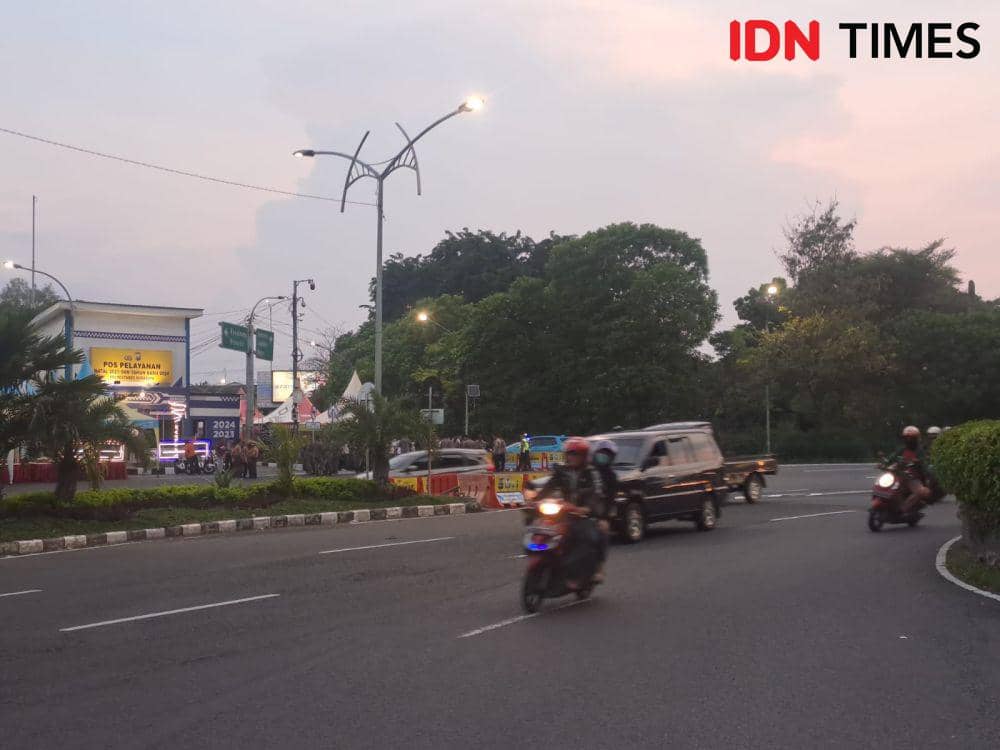 Malam Tahun Baru, Perbatasan Surabaya Lengang