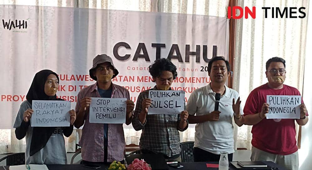 Walhi Sulsel merilis catatan akhir tahun 2023 di Makassar, Minggu (31/12/2023). IDN Times/Dahrul Amri Lobubun