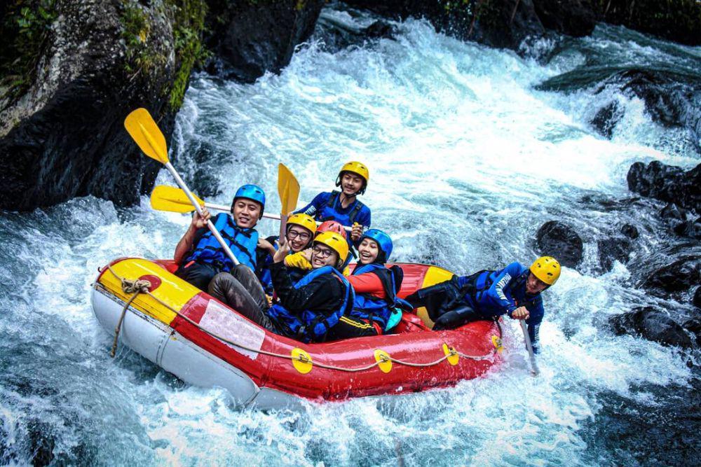 rafting di Sungai Comal Pemalang (instagram.com/rainbow_rafting)