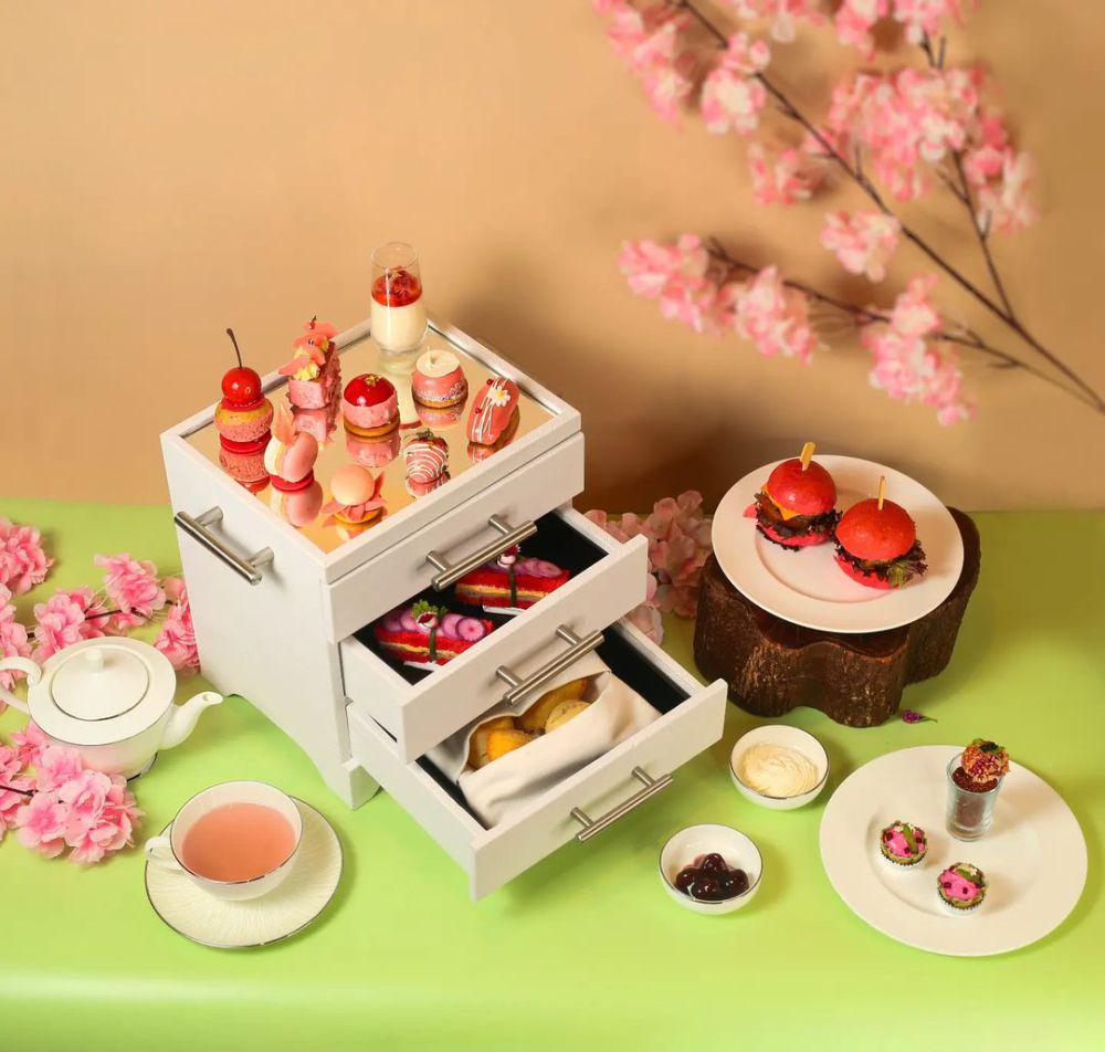 potret set afternoon tea di Peacock Lounge (instagram.com/peacockloungejkt)