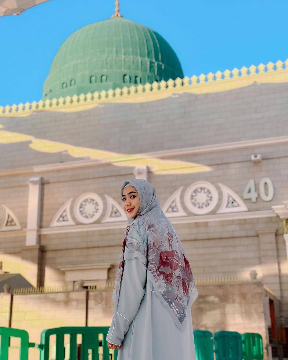 Potret artis yang rayakan tahun baru 2024 di Tanah Suci (instagram.com/okisetianadewi)