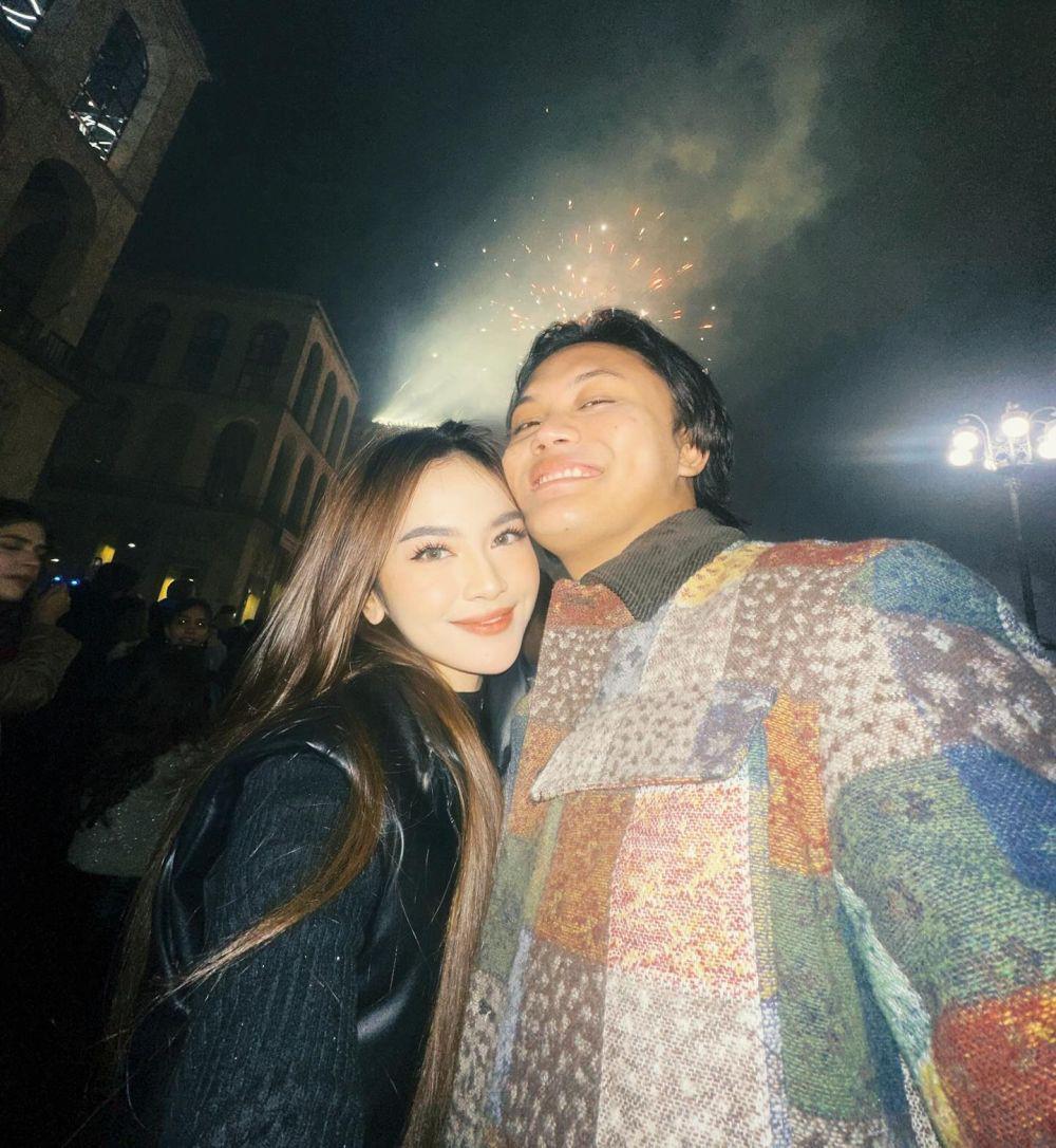 tahun baru artis di luar negeri (Instagram.com/mahaliniraharja)