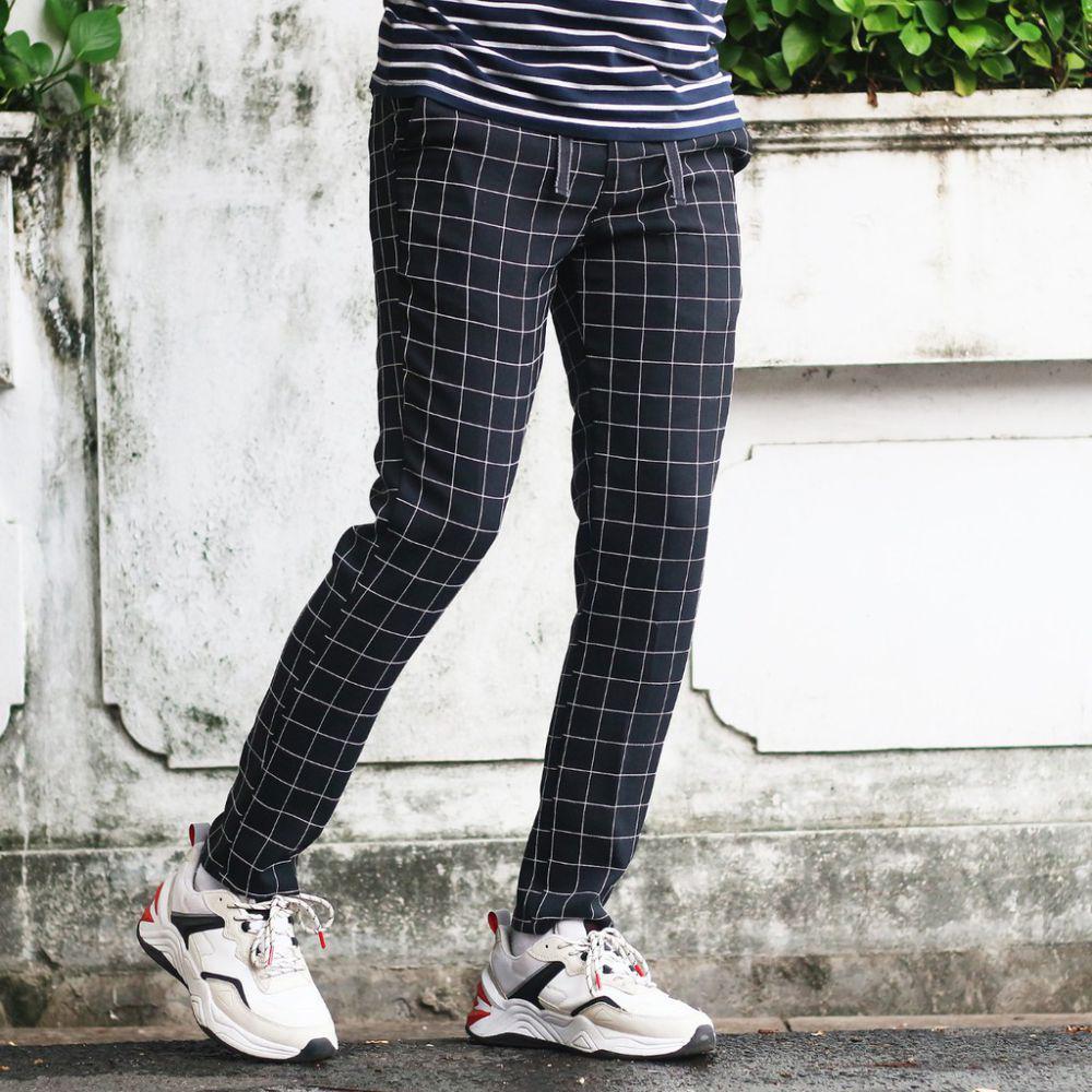 Celana motif kotak-kotak (shopee.co.id)