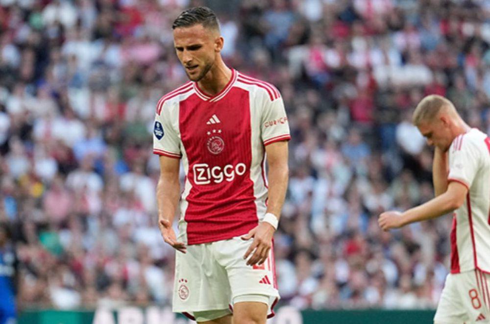 Branco van den Boomen saat membela Ajax Amsterdam. (instagram.com/brancovandenboomen)