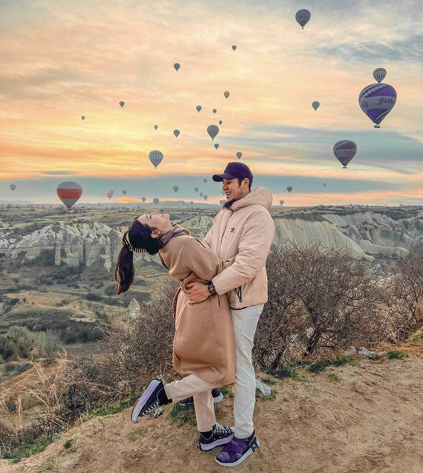 potret Via Vallen dan suami di Cappadocia (Instagram.com/chevra_yo88)