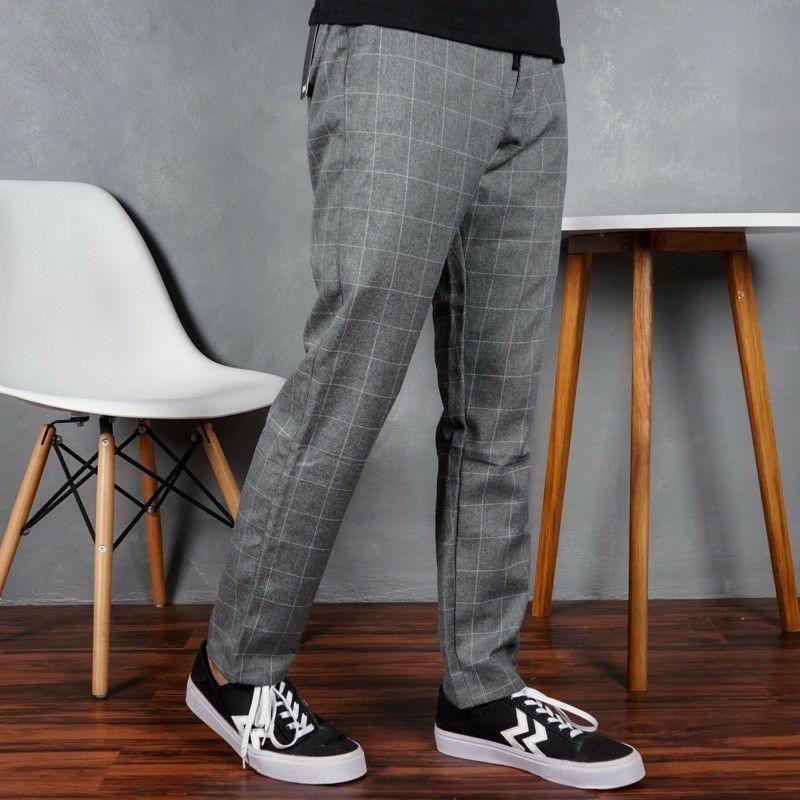 Celana motif kotak-kotak (carousell.com)