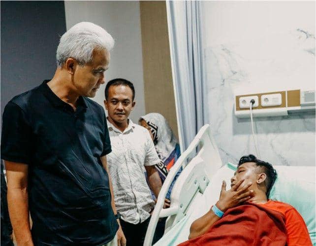 Jenguk Relawan yang Dianiaya Oknum TNI, Ganjar Ungkap Kondisi Korban