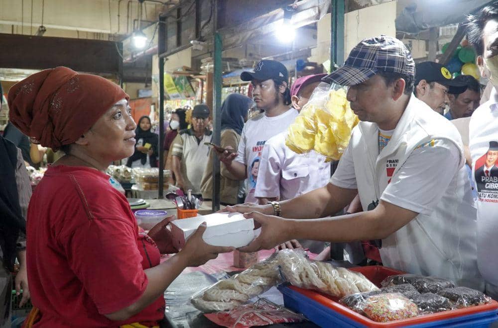 TKD Jatim Prabowo-Gibran Kenalkan Program Makan Siang Gratis di Pasar